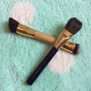 GUC Set of 2 Authentic Tarte Makeup Brushes